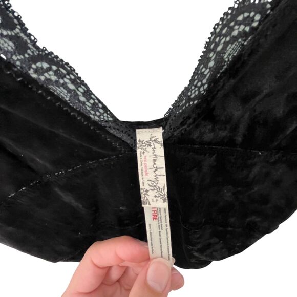 Free People Intimately Viper Velvet Slip Dress Sz S Black Lace Chemise Nightie - Picture 9 of 11